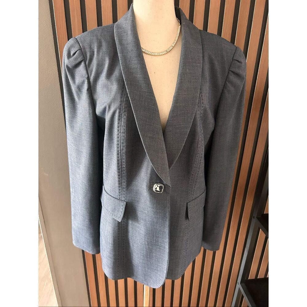 Tahari women’s blue blazer stylish work attire size 12P